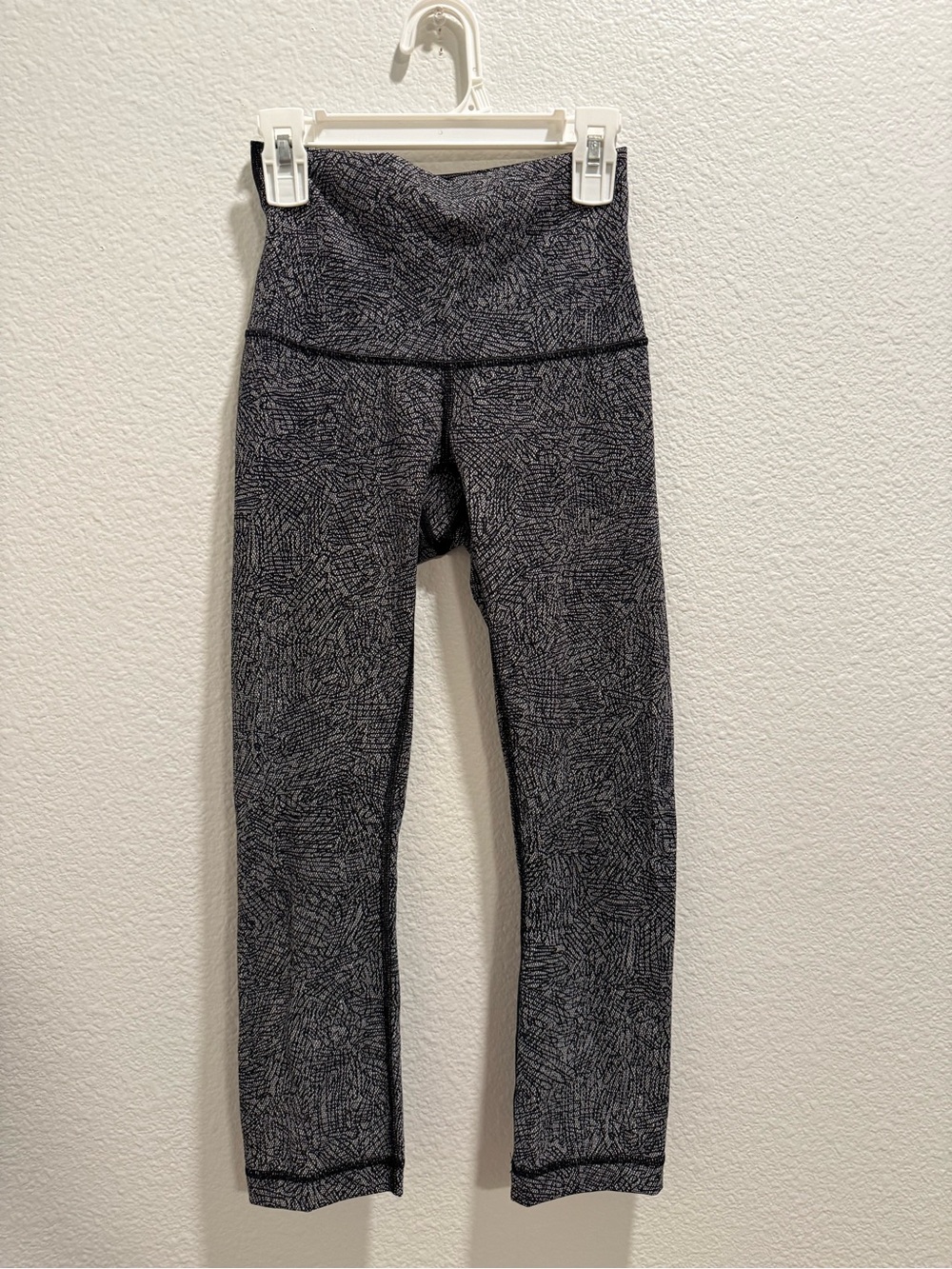 Lululemon Athletica Women's High-Waist Charcoal Patterned Leggings Size 2